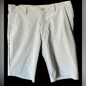 Oakley Shorts Mens 30 X 10 Beige Flat Front Polyester Spandex Casual Outdoor